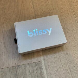 NIB Blissy queen sized silk pillowcase